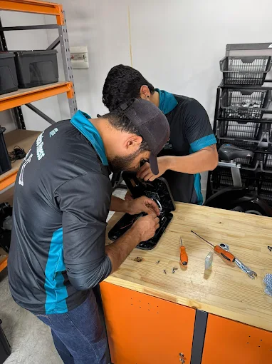 Atendimento técnico em máquina fitness